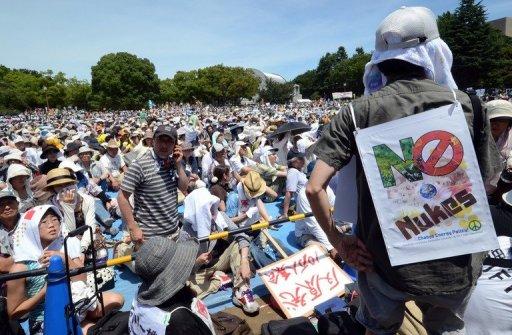 Milhares de japoneses saem às ruas pelo fim da energia nuclear