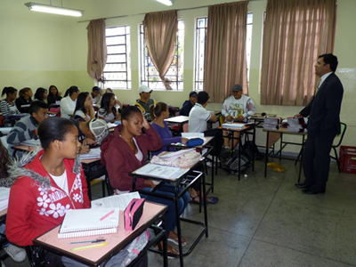 Escola Estadual Henrique Diniz recebe equipe Ecos