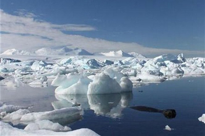 Ártico encolhe mais rápido que Antártida se expande, diz Nasa