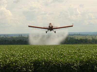 Governo federal altera regras para pulverização aérea de agrotóxicos