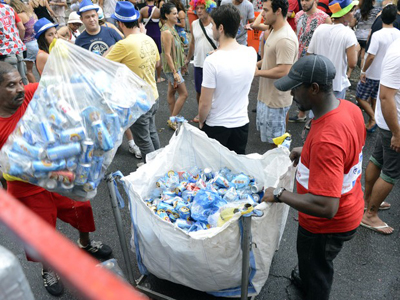 Prefeitura do Rio recolhe 20% a mais de lixo nesse carnaval