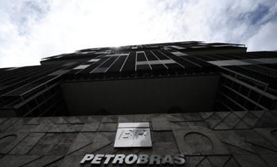 Petrobras relata pequeno vazamento de petróleo