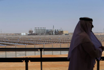 Abu Dhabi inaugura maior usina de energia solar concentrada