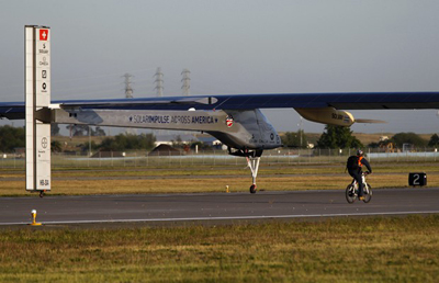 Avião movido a energia solar inicia travessia dos EUA