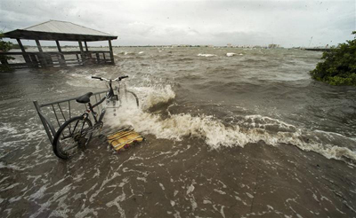 Tempestade tropical Andrea avança para litoral do Golfo da Flórida