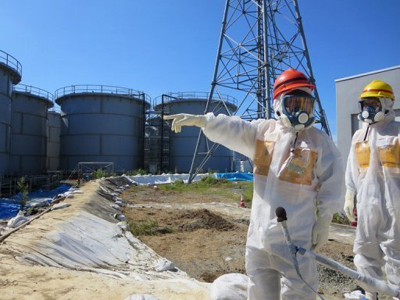 Japão promete deter vazamento de água radioativa em Fukushima