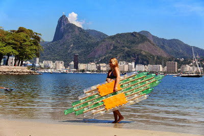 Surfista brasileiro cria pranchas ecológicas com garrafas PET