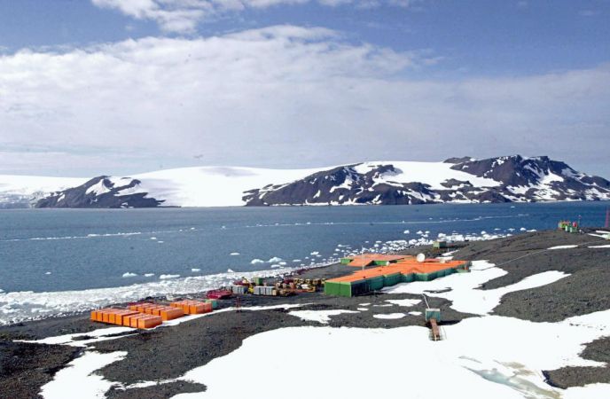 Antártida perde 150 quilômetros cúbicos da camada de gelo por ano