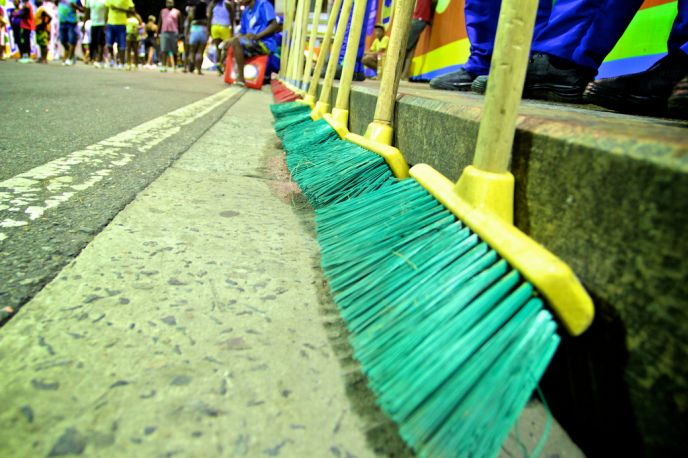 Bloco de limpeza invade praias cariocas