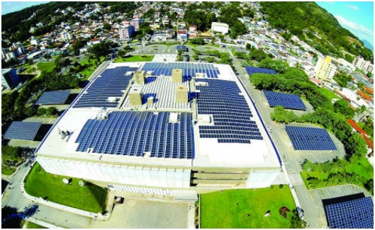 Maior usina solar integrada a um edifício da América Latina é inaugurada em SC