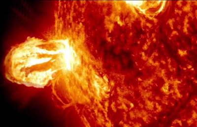 Nasa registra erupções intensas no Sol
