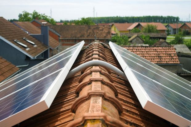 Governo deve beneficiar quem produz energia solar e vende excedente