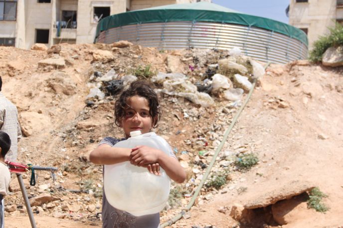 UNICEF ajuda crianças ameaçadas por cortes de água em Alepo