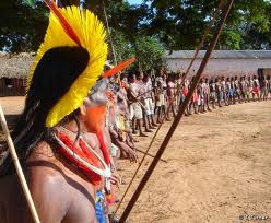 O desenvolvimento e o fim da cosmovisão indígena.