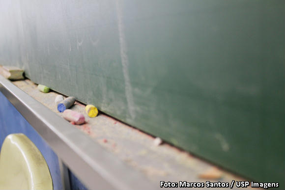 Abordagem da Política Nacional de Educação Ambiental e a função social da escola