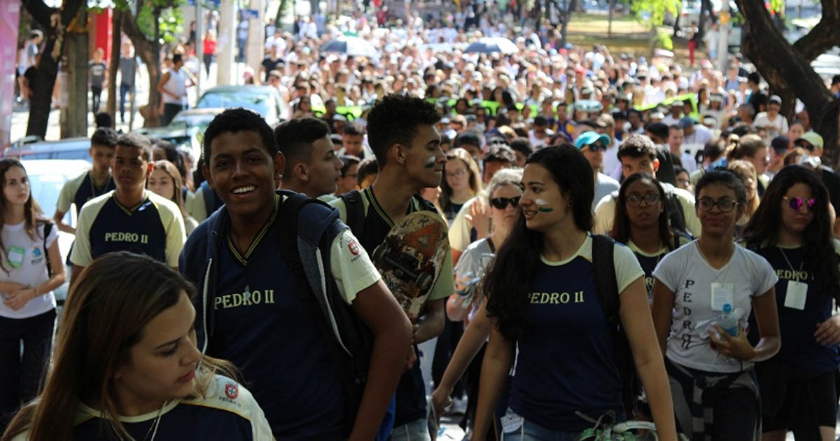 Caminhada Ecos leva milhares de estudantes às avenidas de BH