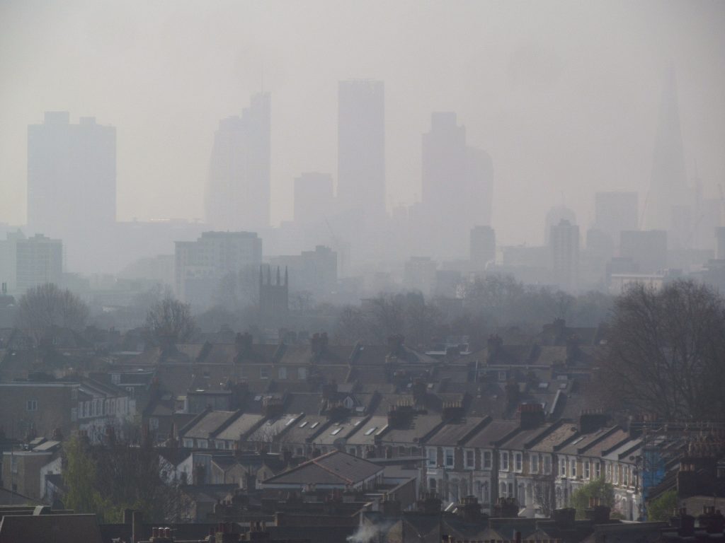 Morte de menina inglesa pode virar marco na luta contra poluição do ar