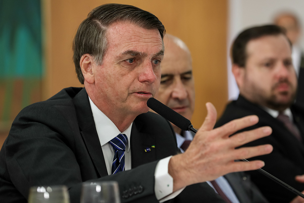 Após verba suspensa para a Amazônia, Bolsonaro diz que Merkel deve reflorestar a Alemanha