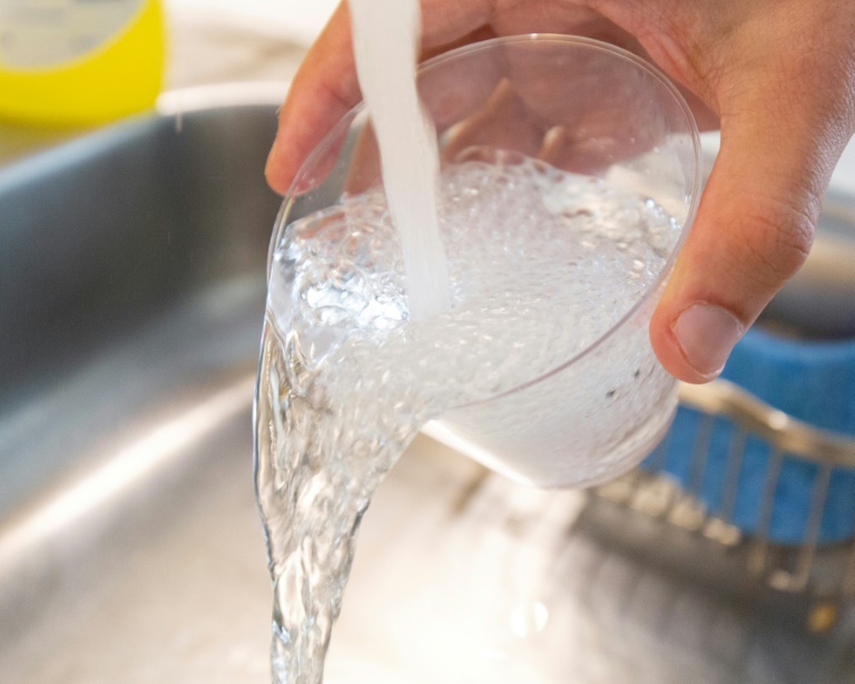 OMS: microplásticos na água potável não representam risco à saúde no momento